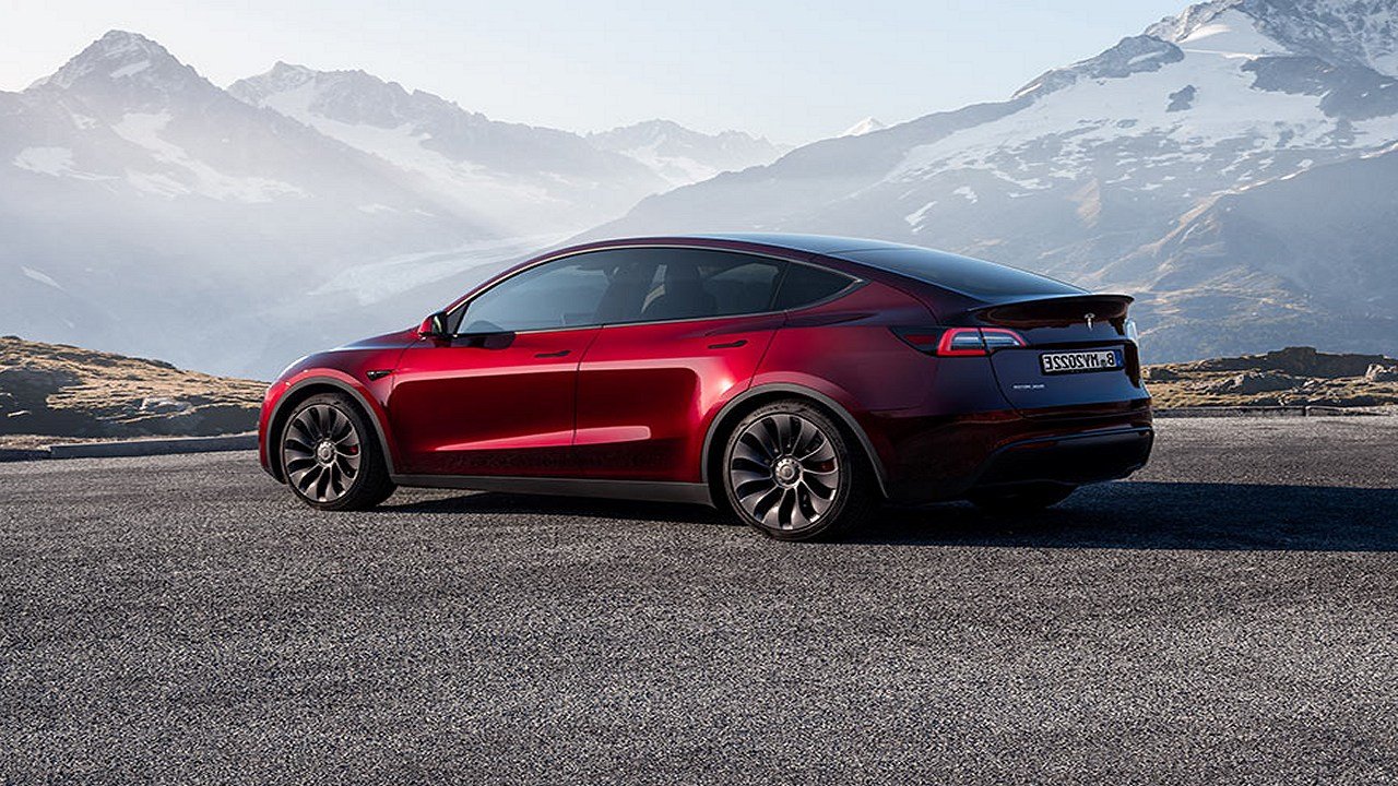 Tesla cuts price of Midnight Cherry Red paint option