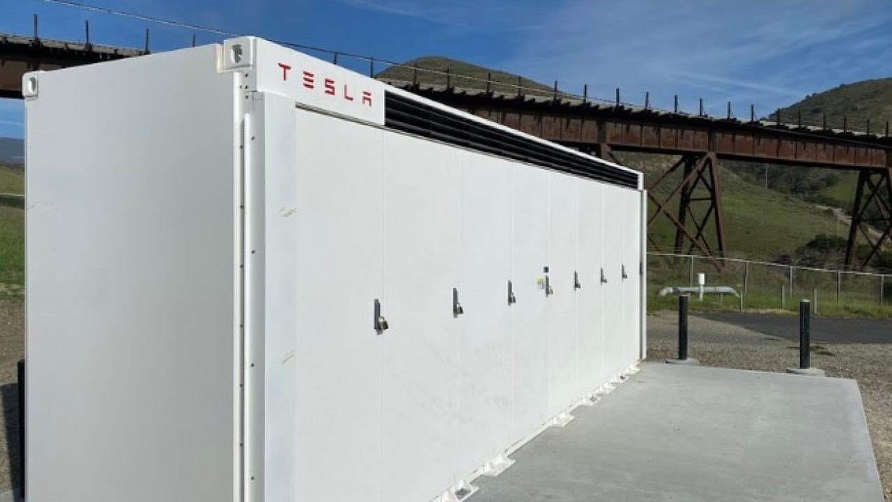Tesla Megapack installed at California water treatment plant