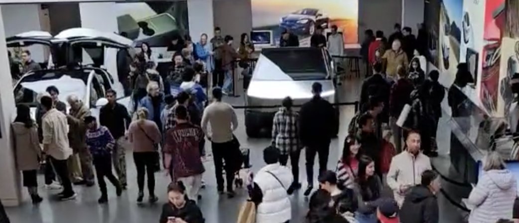 Tesla Cybertruck displays are attracting tons of attention in Tesla stores