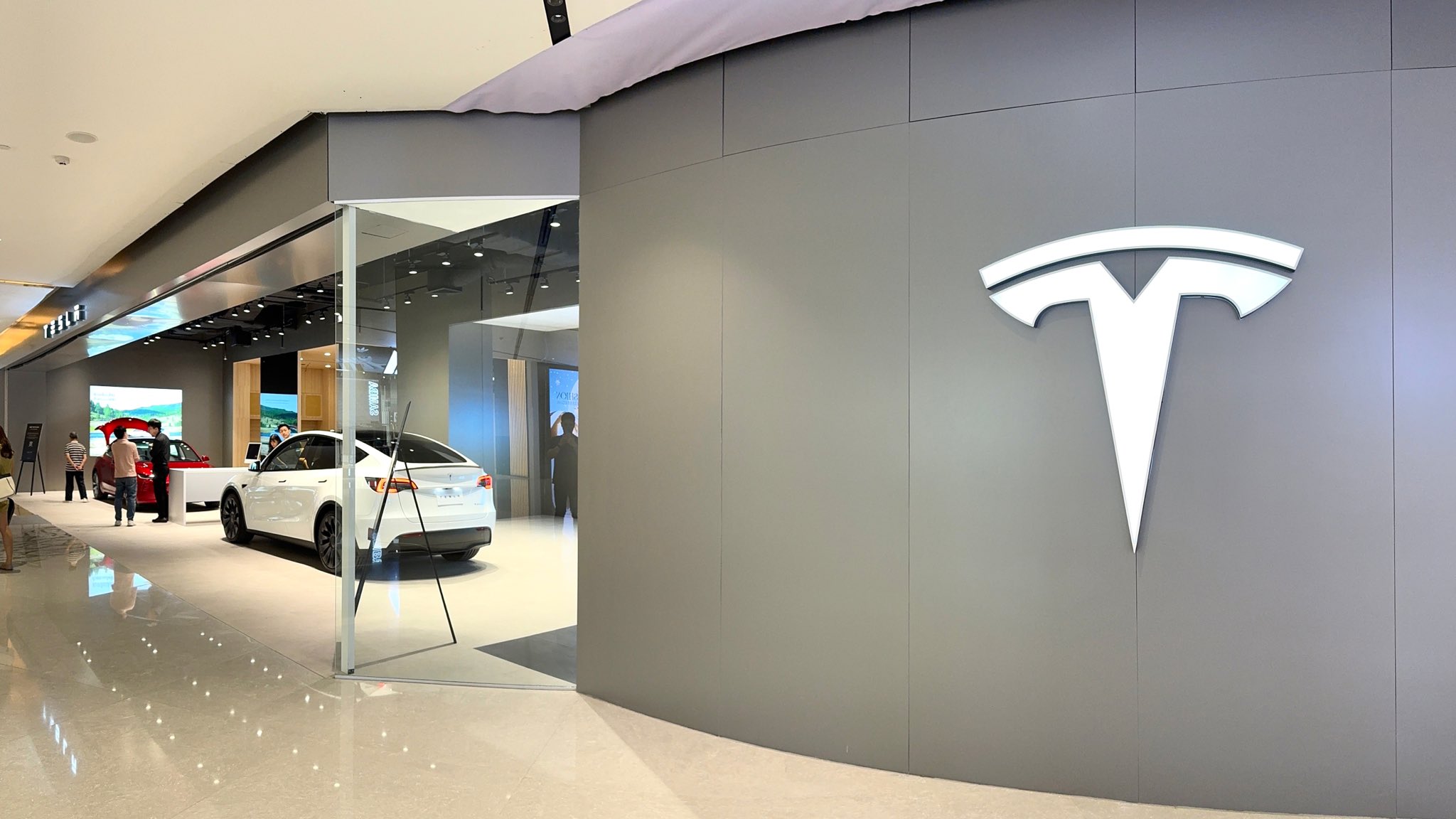 Tesla Opens Additional Experience Store in Thailand