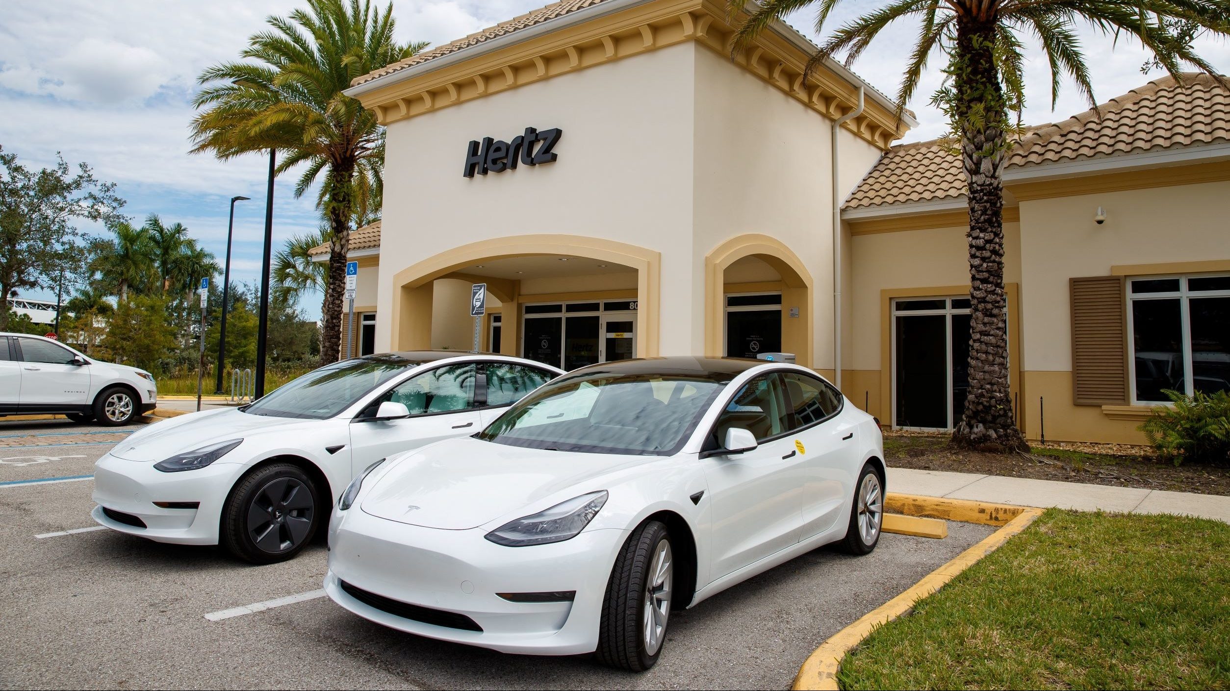 Hertz Selling Former Tesla Rentals