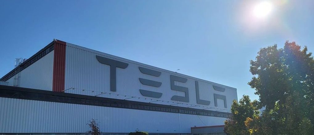 Tesla Raises Wages for US Production Workers