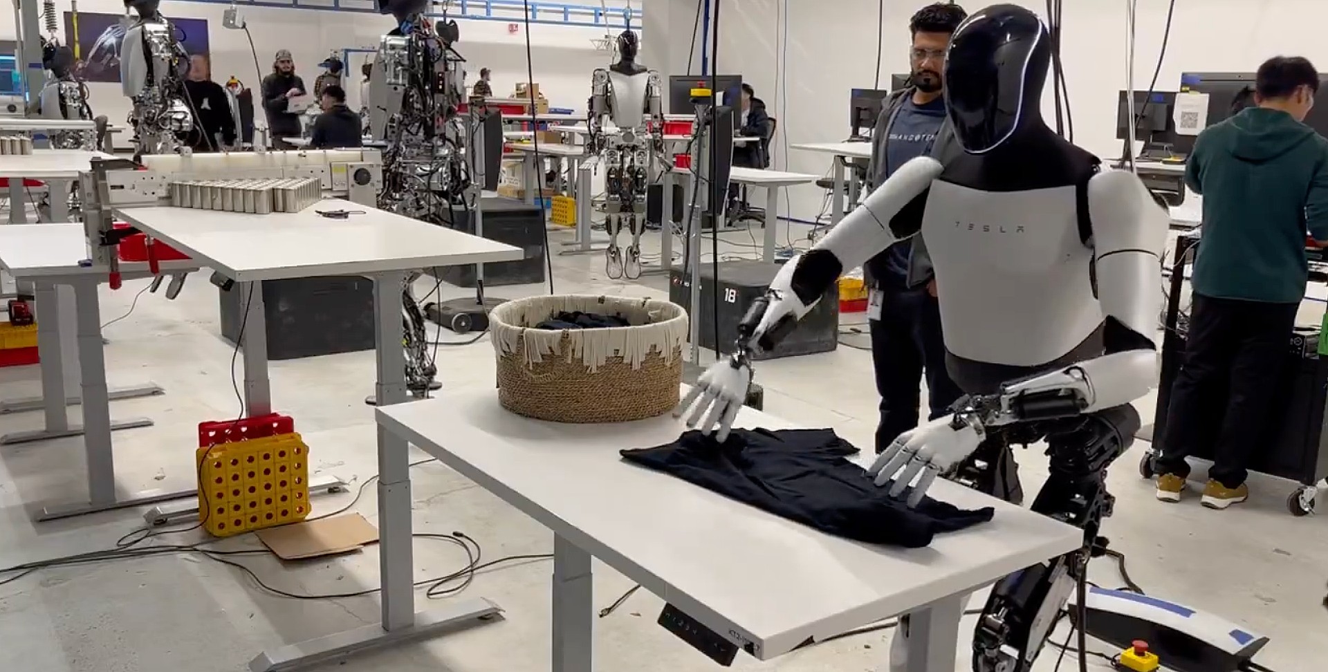 Tesla Optimus Bot Tackles Your Laundry