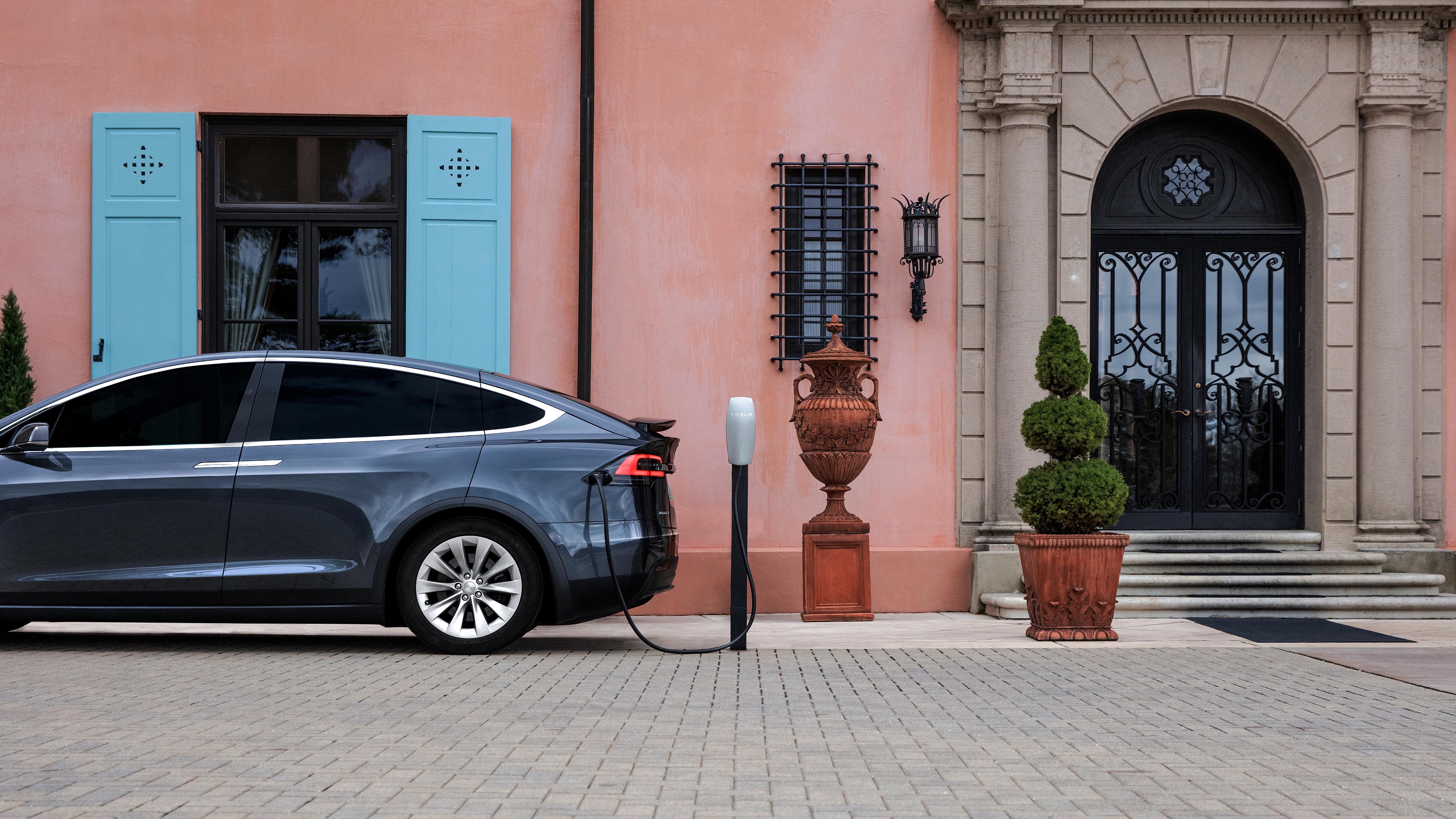 Tesla Destination Charger Sites Now Host Drive Demos