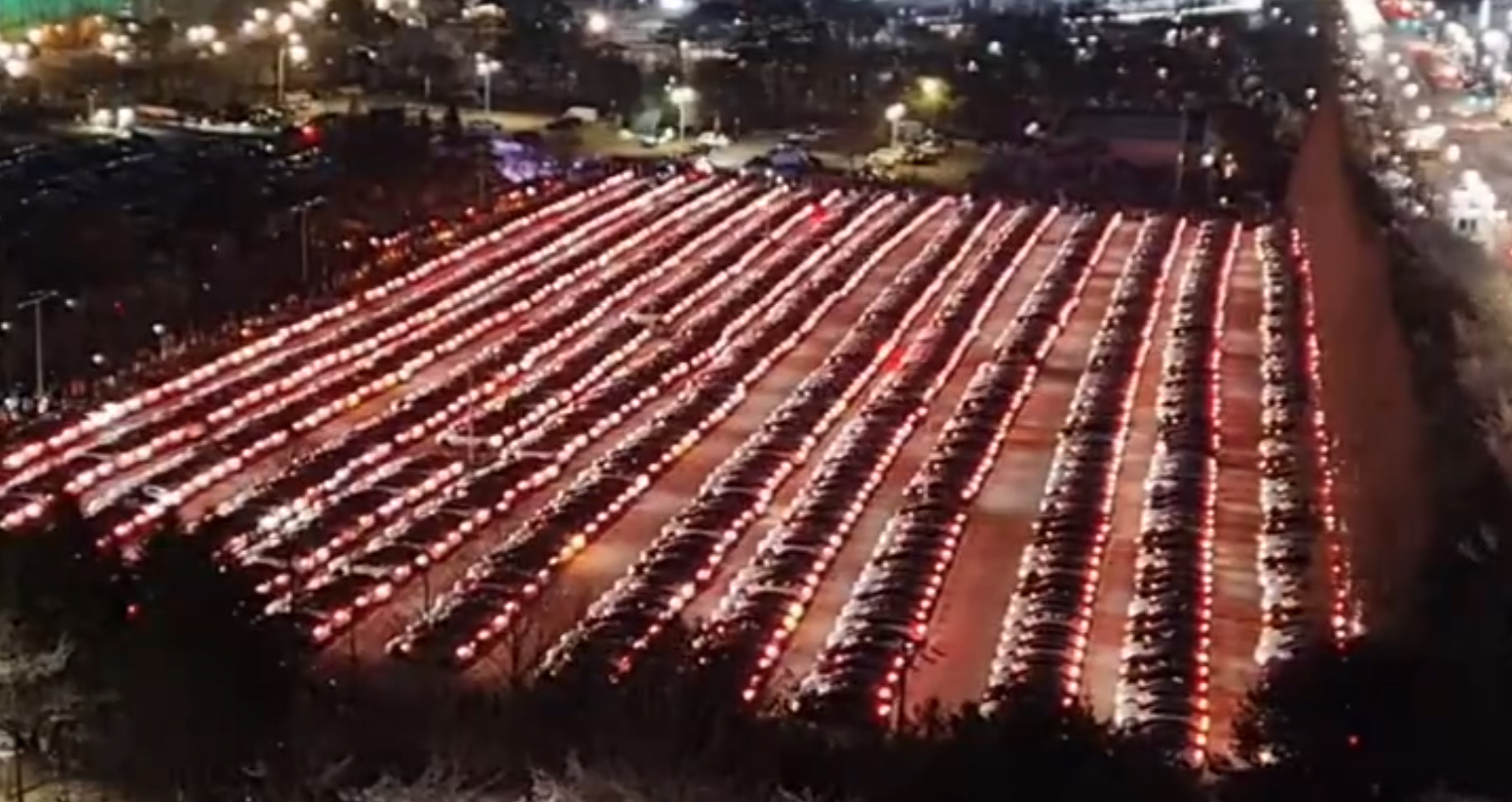 Over 1000 Tesla Owners Host Largest Light Show Yet