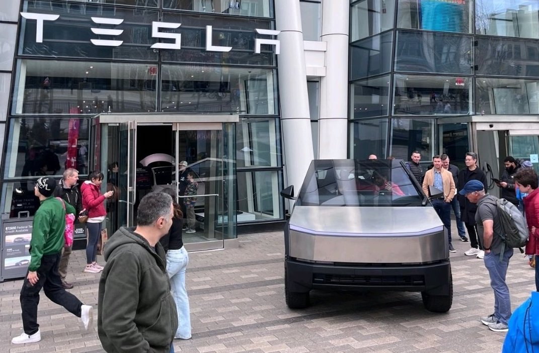 Tesla Cybertruck Drawing Crowds at Boston Marathon