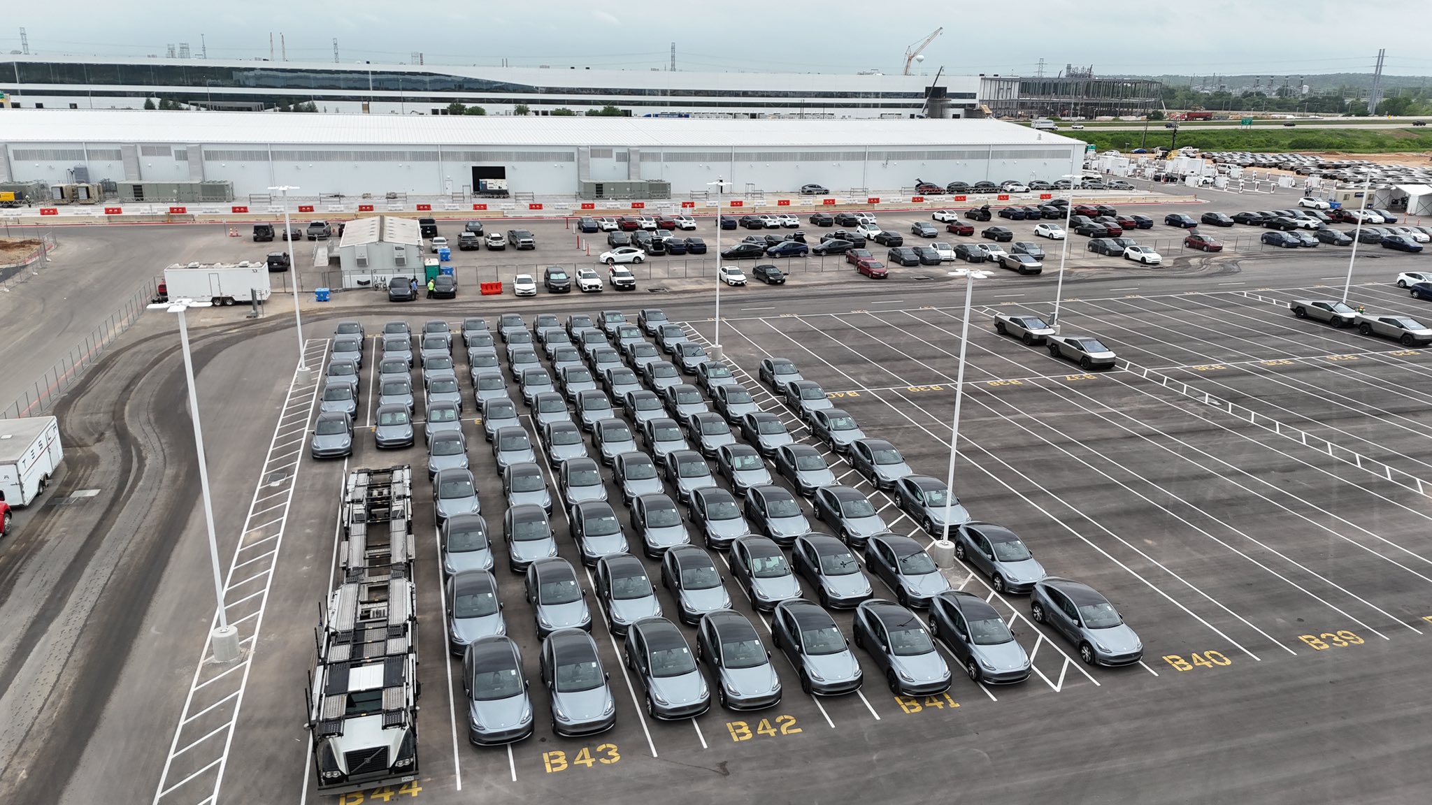 Tesla Giga Texas Packed With Cybertruck Units