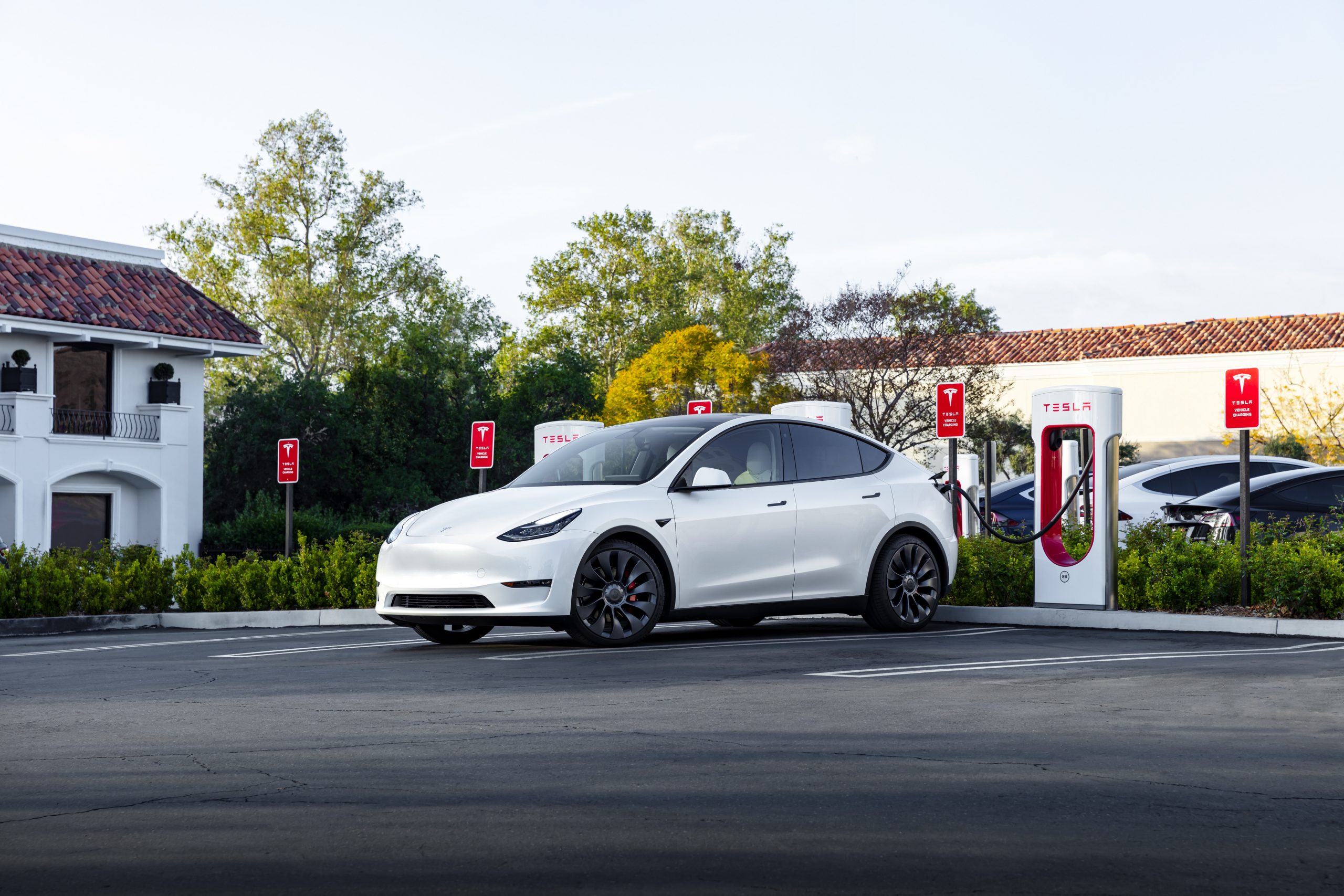 Tesla and GM Charging Leaders Have Joined Another Network