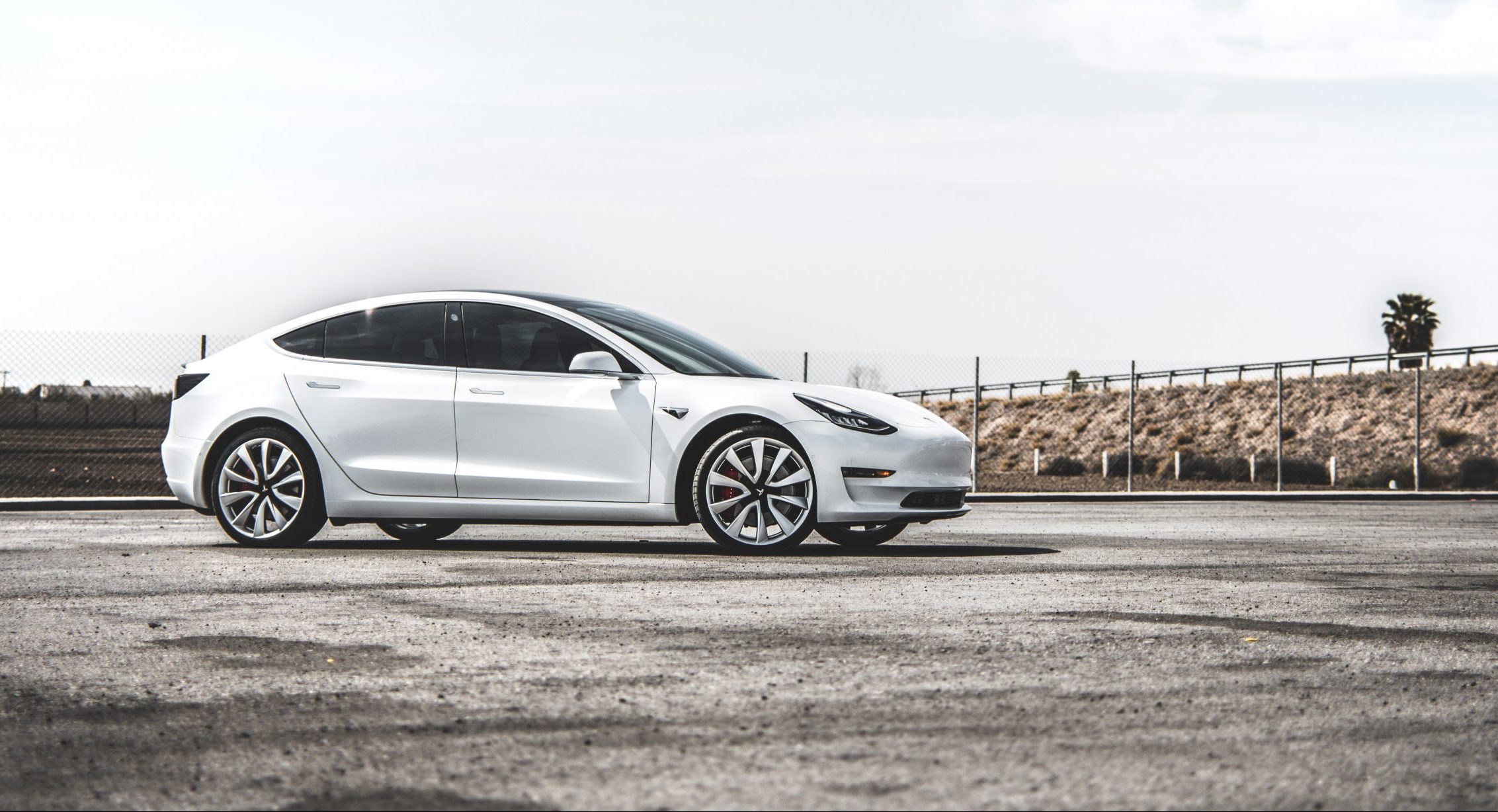Teslas With Hardware 3 Are Getting the New Smart Summon feature