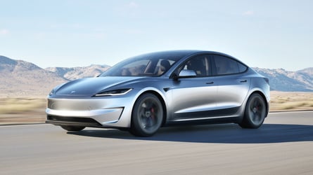 Full Self-Driving Teslas Still Cannot Reverse