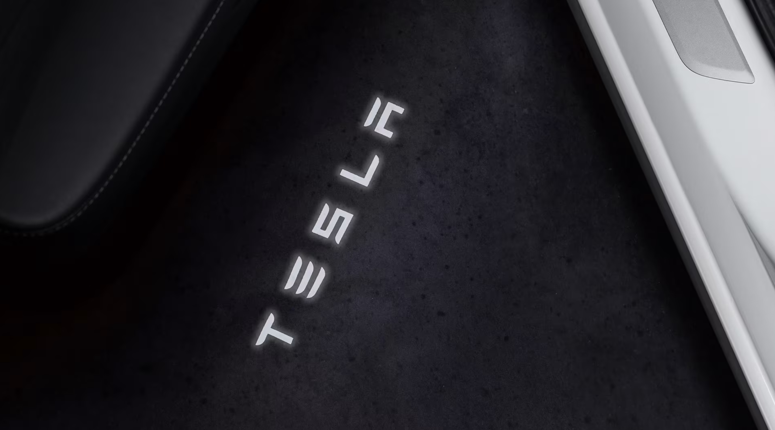 Tesla Launches Model 3 Projection Lights