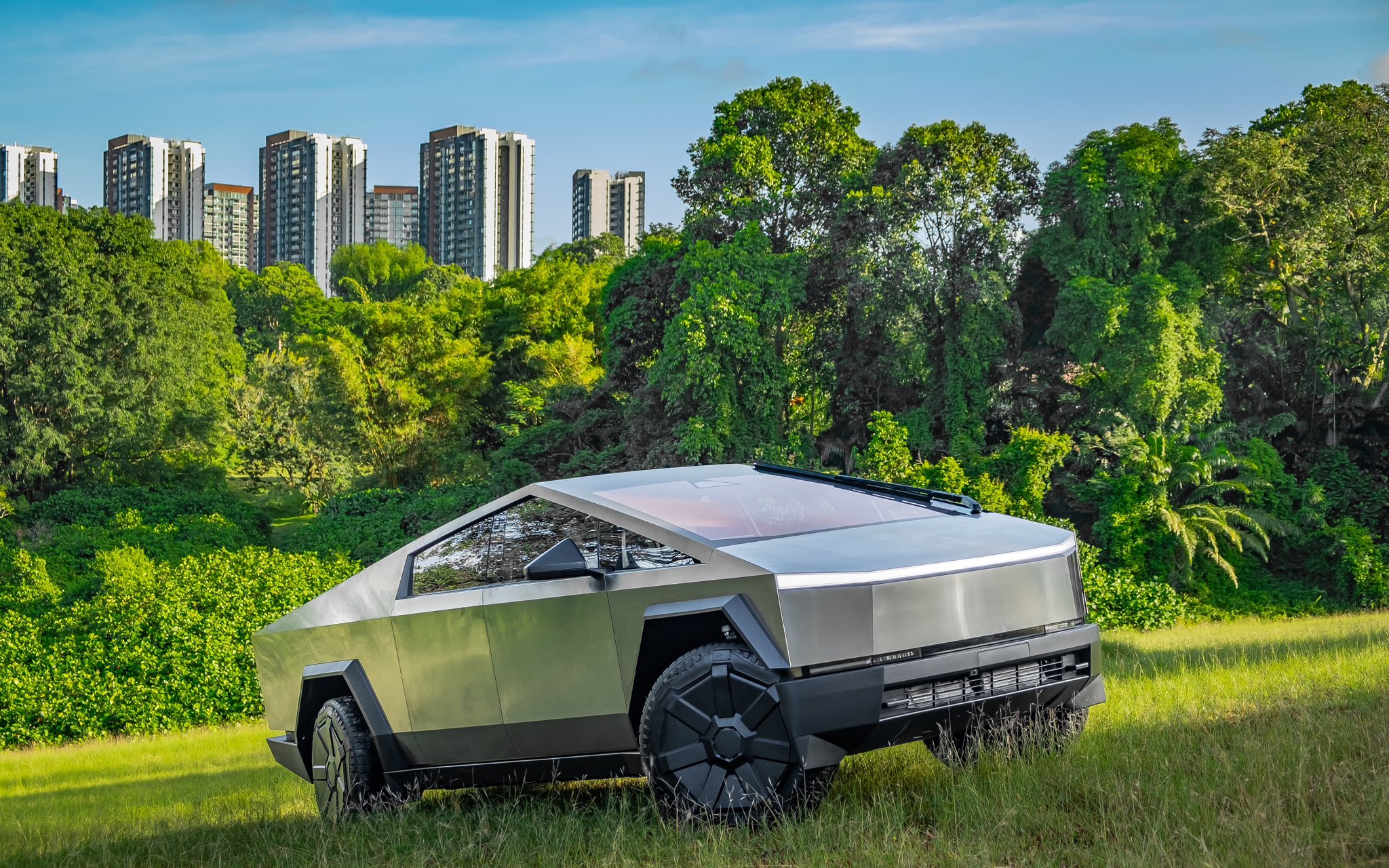 Tesla Cybertruck Gets Reviewed By Consumer Reports