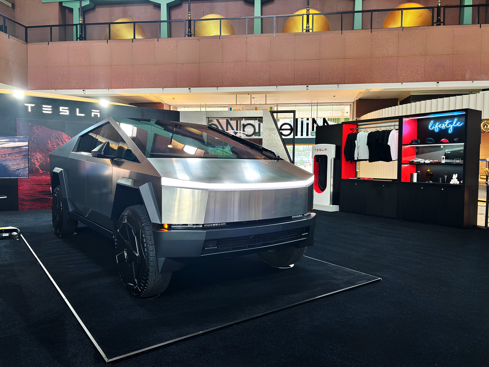 Tesla Starts Sending Cybertruck Non-Foundation Series Order Invites