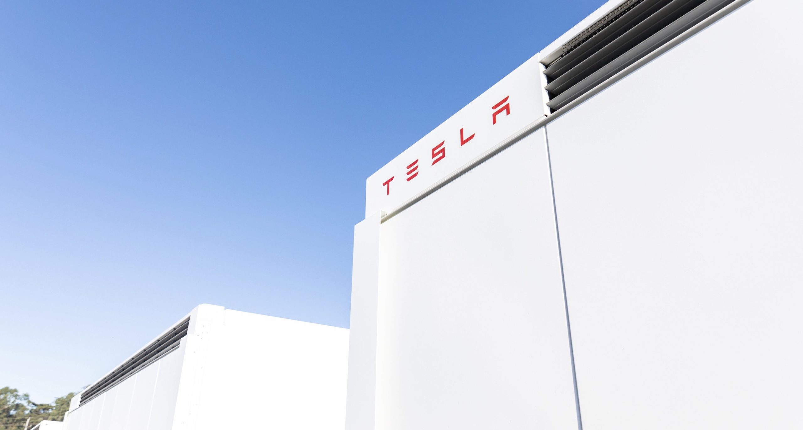 United Kingdom Tesla Megapack Facility Powers On