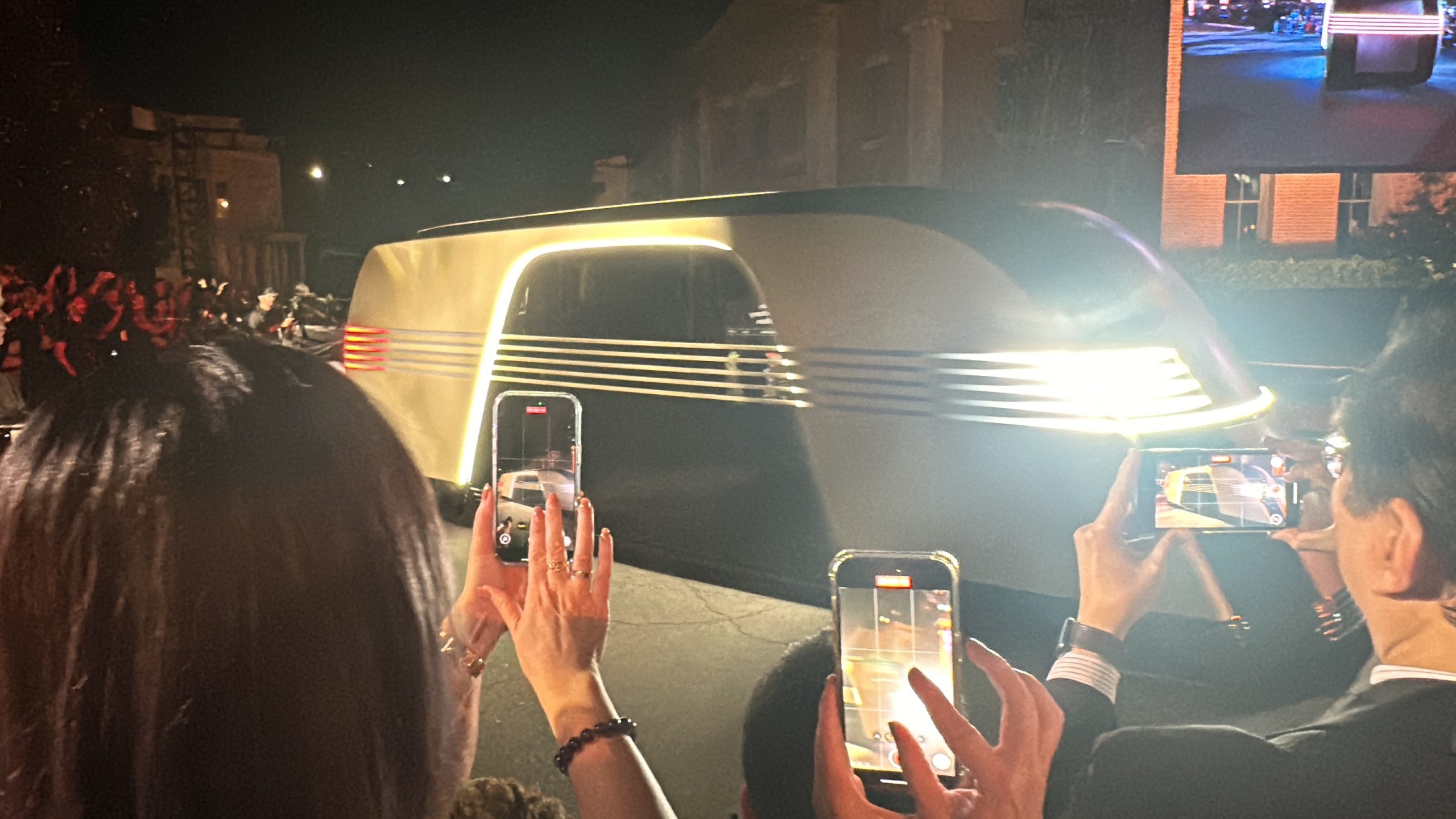 Tesla Unveils the Robovan