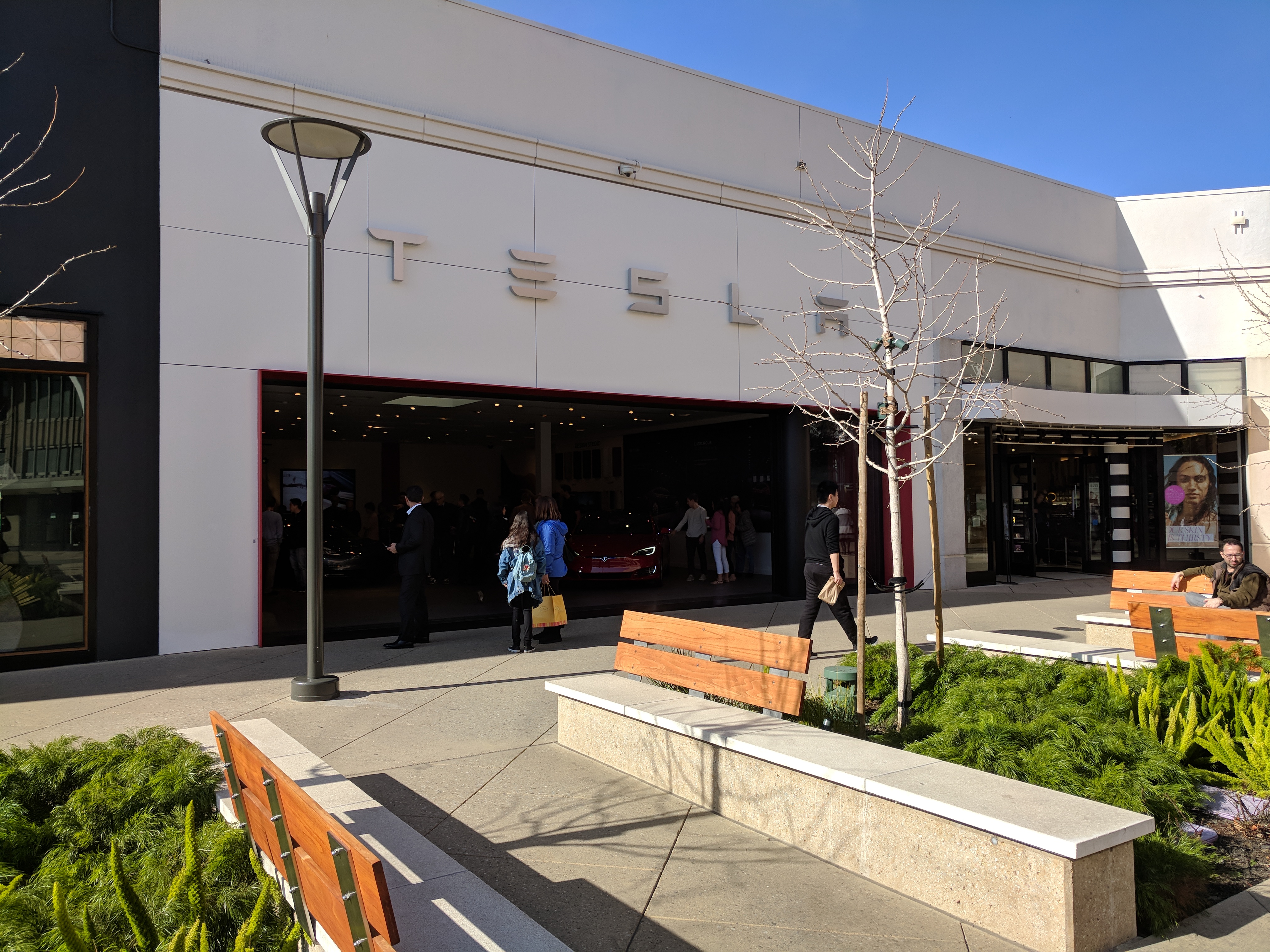 Tesla Still Faces Direct Sales Laws Across USA