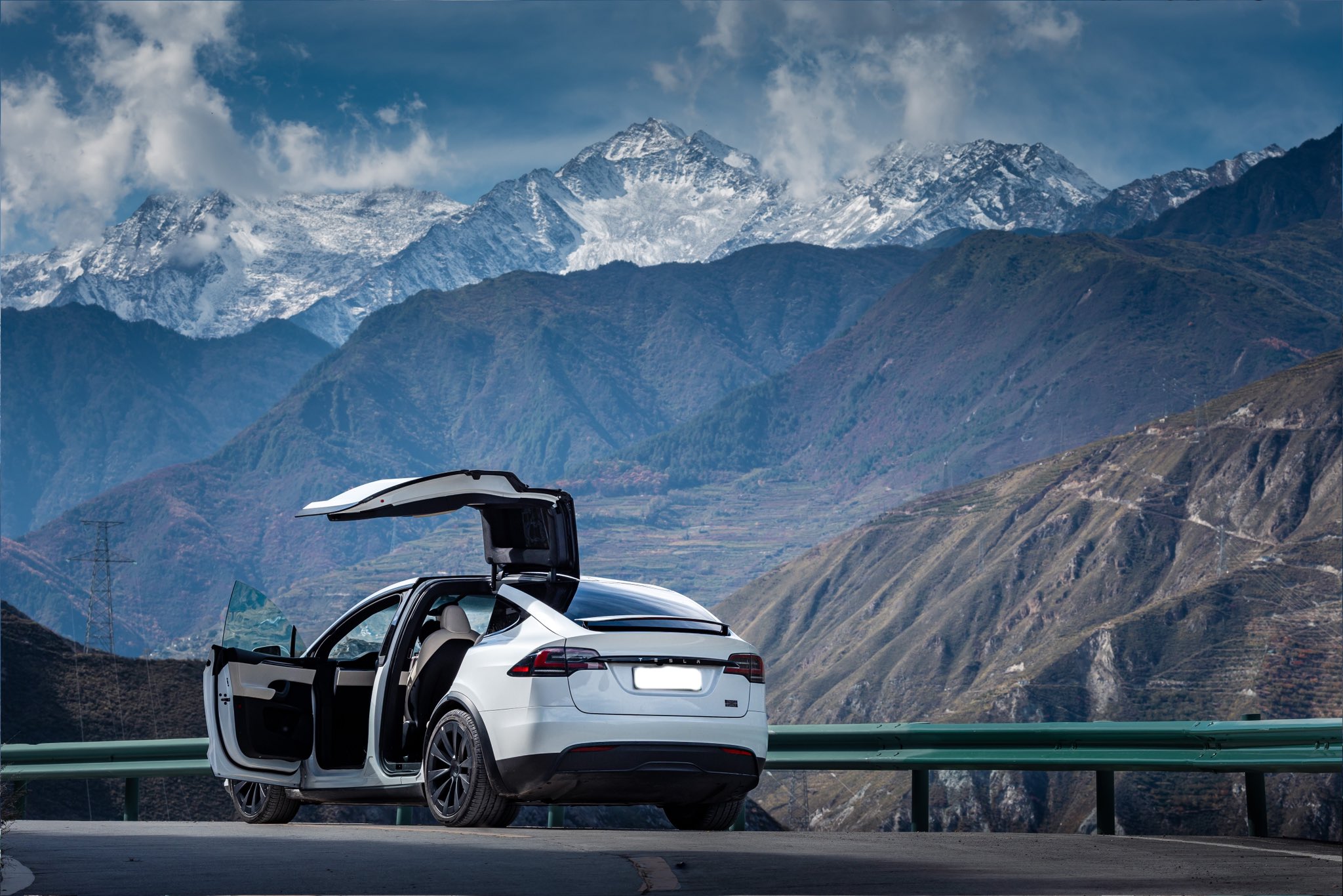 Tesla Deploys Software Update to Fix Model X Issue