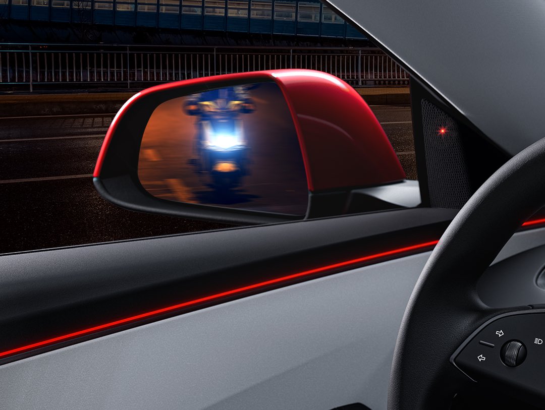Tesla Rolls Out Blind Spot Warning While Parked