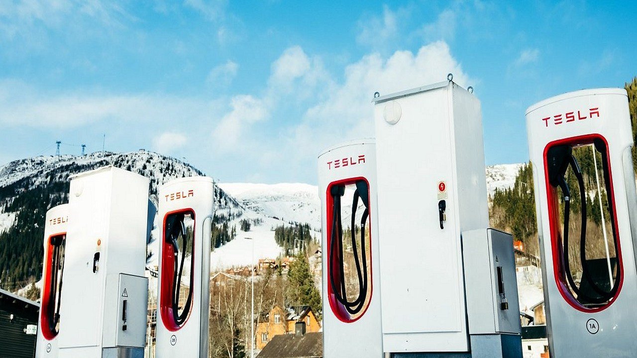 Strikes Against Tesla Sweden Leave Charging Stalls Waiting For Power
