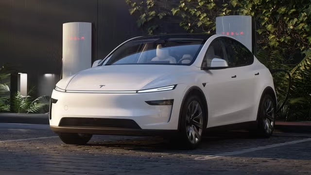 Tesla Builds First Model Y Juniper at Giga Berlin