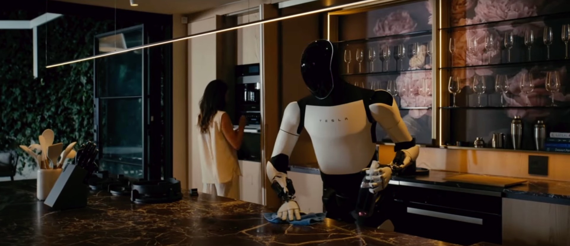 Tesla aiming to produce first “legion” of Optimus robots this 2025