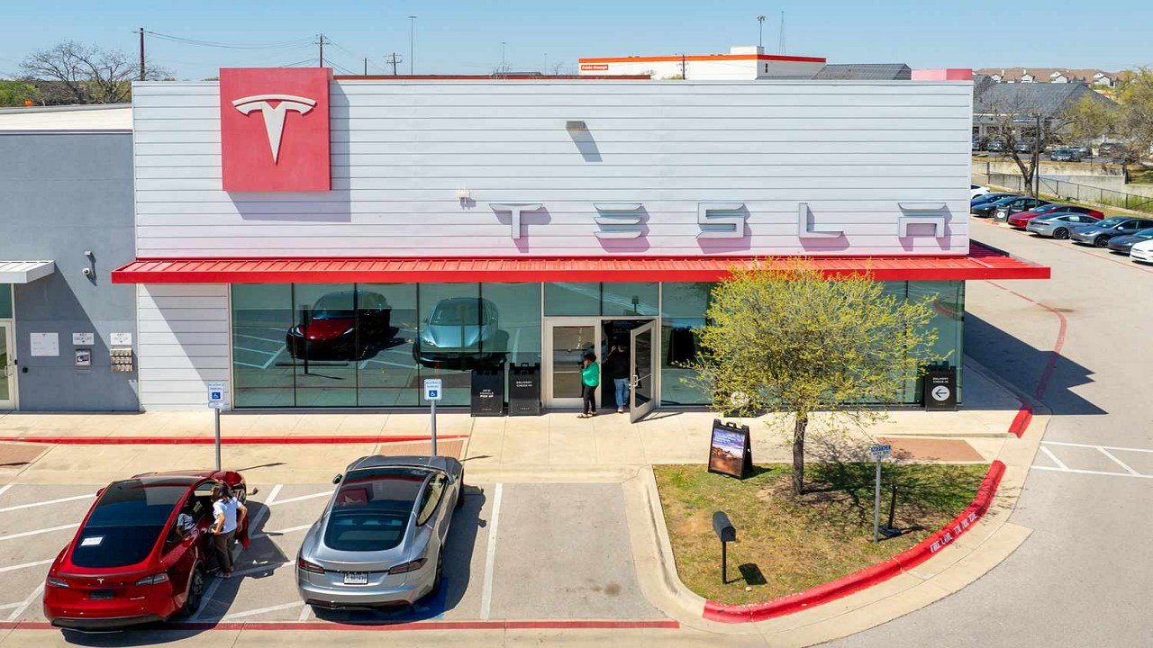 Multiple Explosives Found at Tesla Showroom in Austin Texas