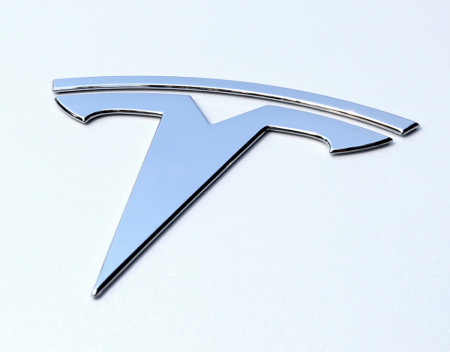 Can Tesla reach a 2 trillion market value by 2025