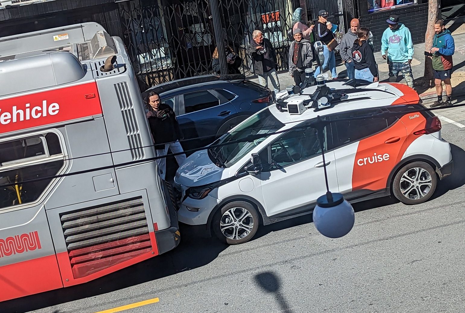 Cruise shares comment after robotaxi crashes into San Francisco Muni bus