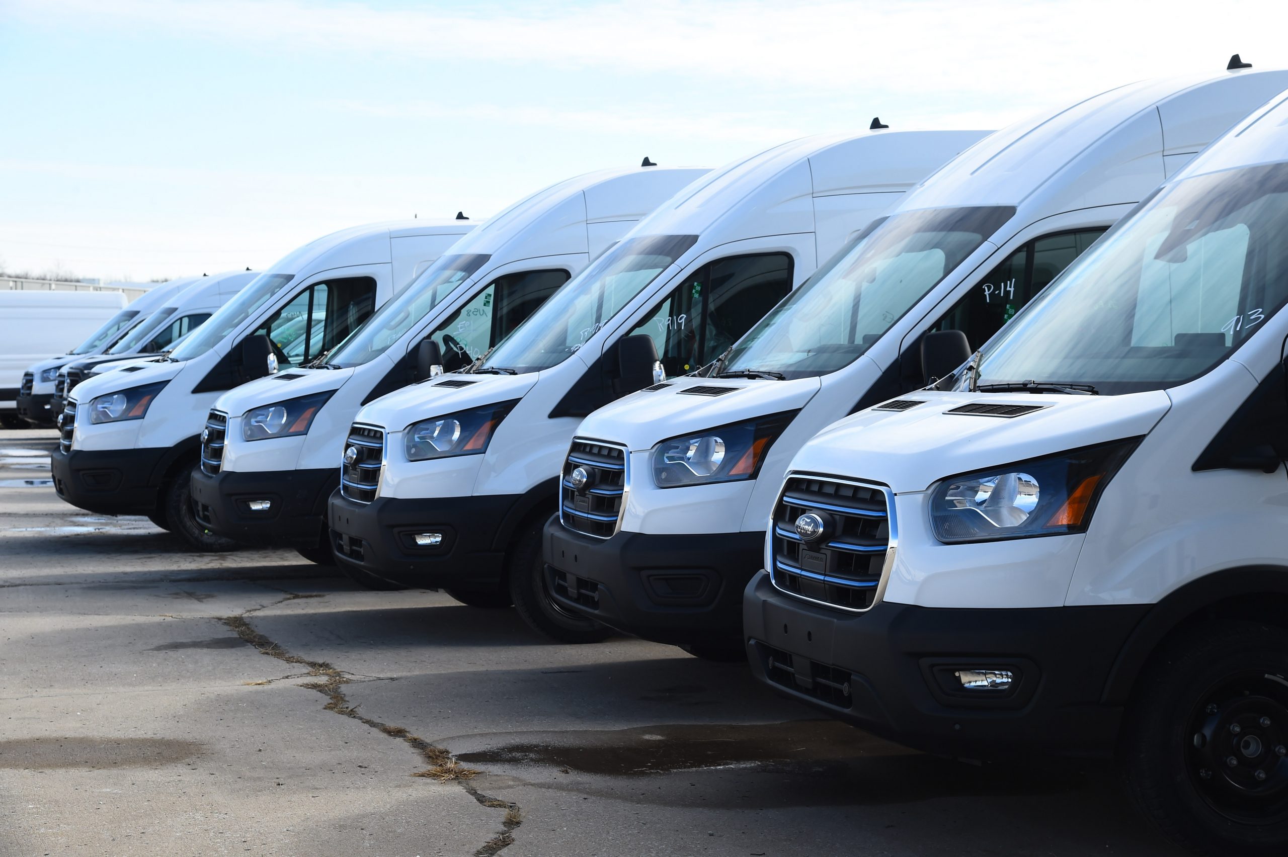 Ford wins contract to supply USPS with E-Transit mail delivery vehicles
