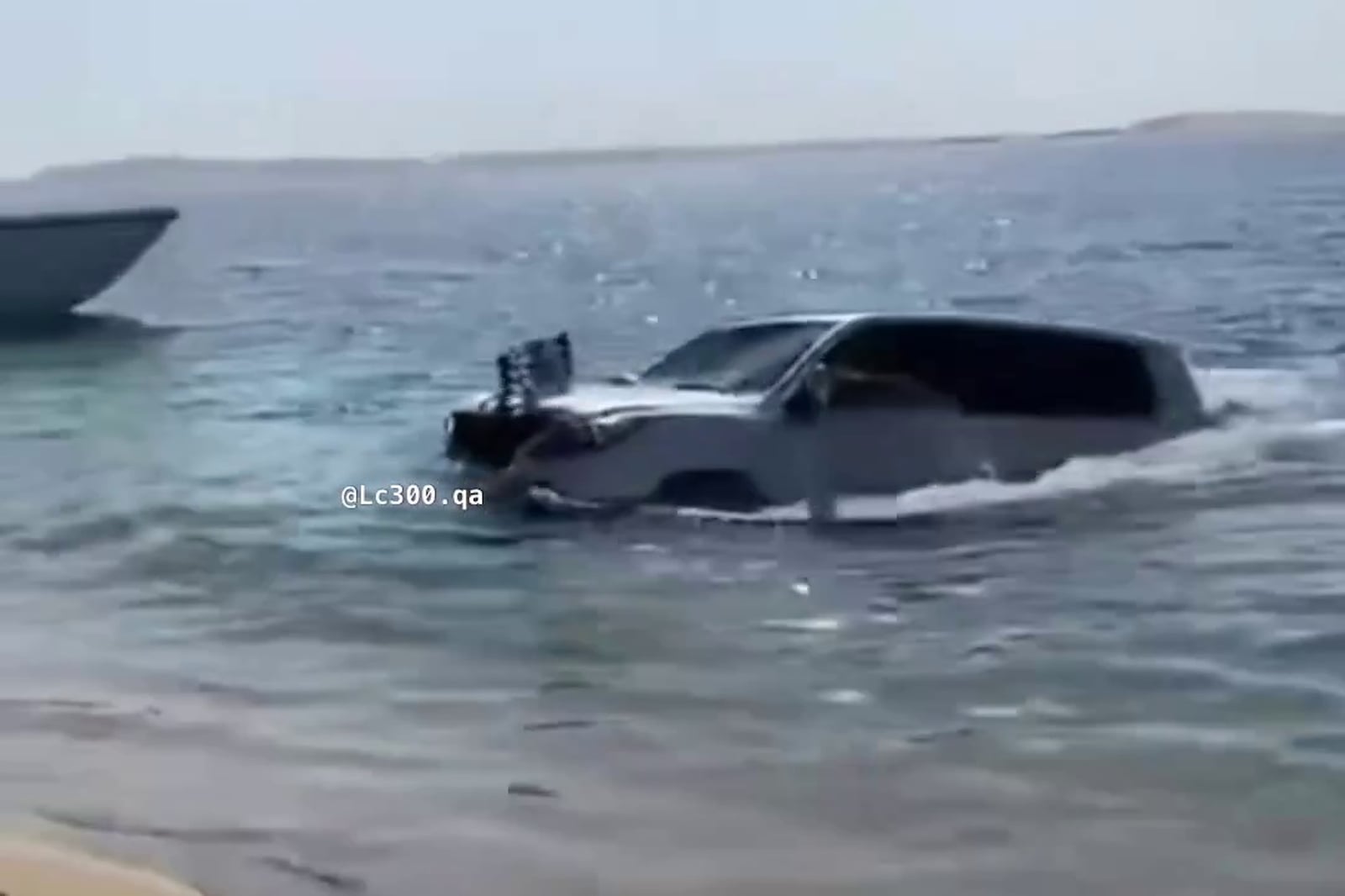 Lexus LX 4x4 Gets Rescued From The Ocean