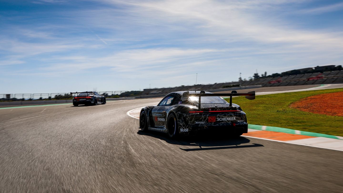 Porsche flexes e-Motorsport prowess with GT4 ‘ePerfomance’