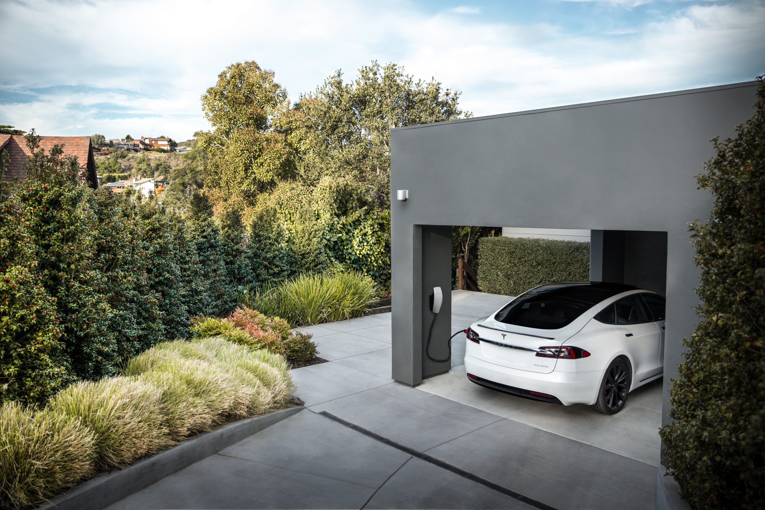Tesla adds Charge on Excess Solar function in app to get clean range at home