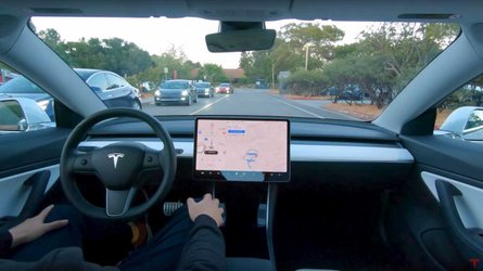 Tesla Autopilot Name Lacks “Common Sense” Says Top US Regulator