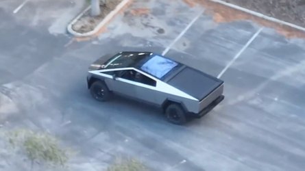 Tesla Cybertruck Spotted With New Black Tonneau Cover Glass Roof