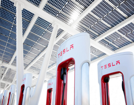 Tesla Expands Universal Supercharger Access to Italy