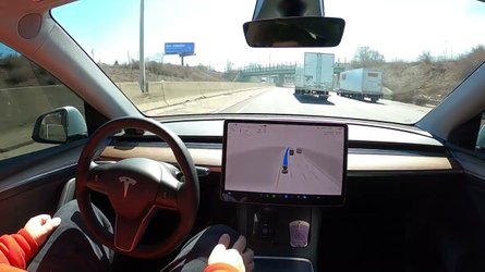 Tesla Full Self-Driving Beta V11: Realtime Day And Night In Detroit