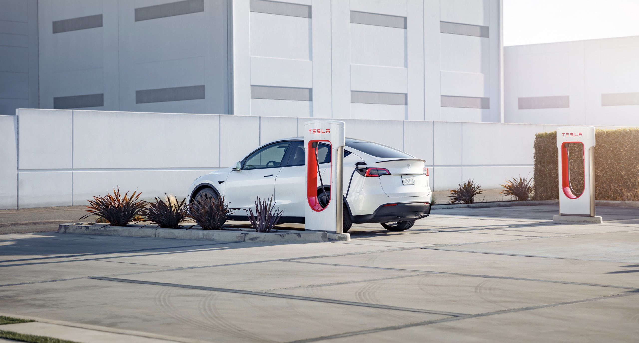 Tesla Giga New York’s Prefabricated Supercharger Units saves 15 Percent on costs