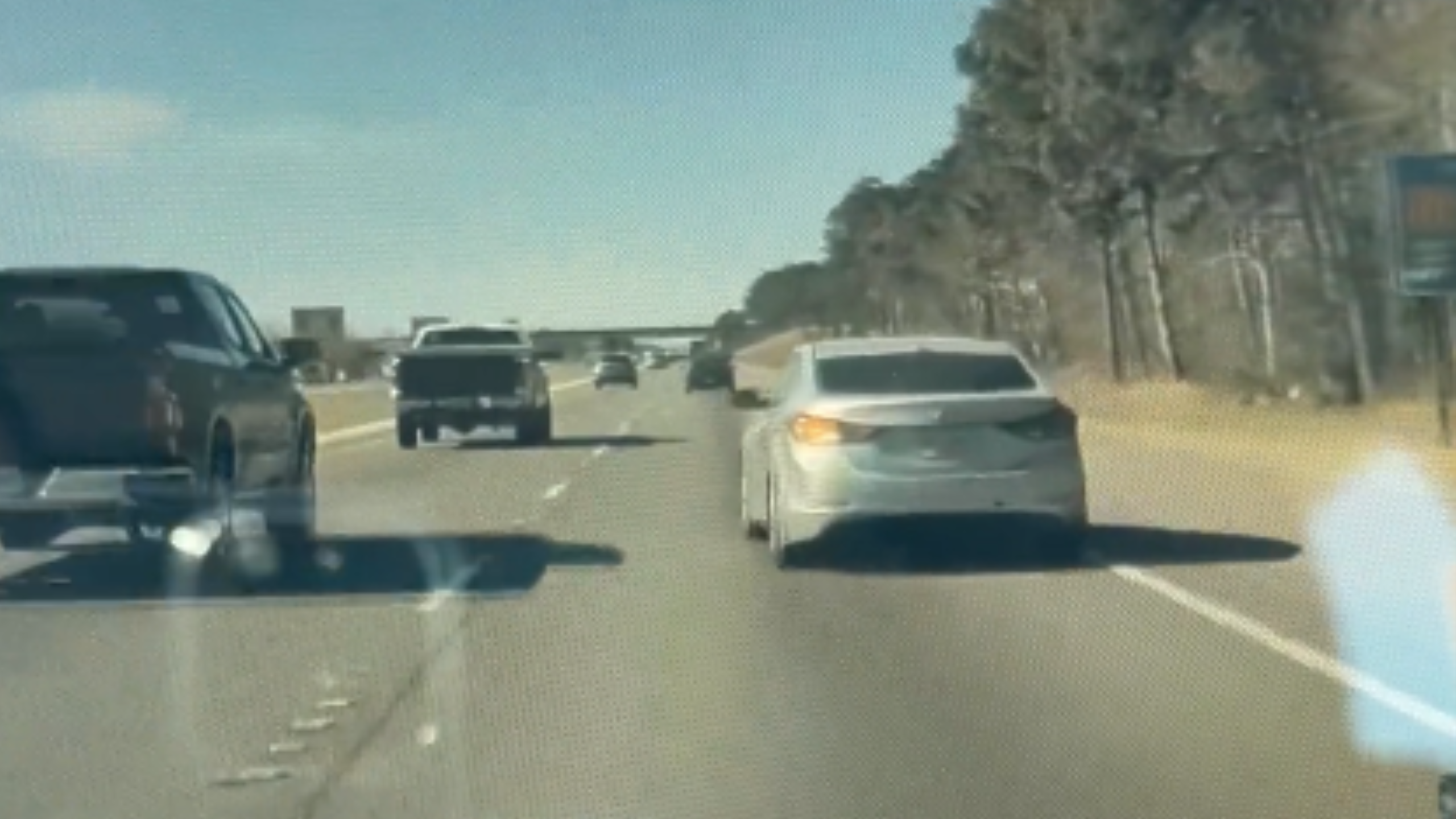 Tesla in Autopilot safely avoids accident in Louisiana
