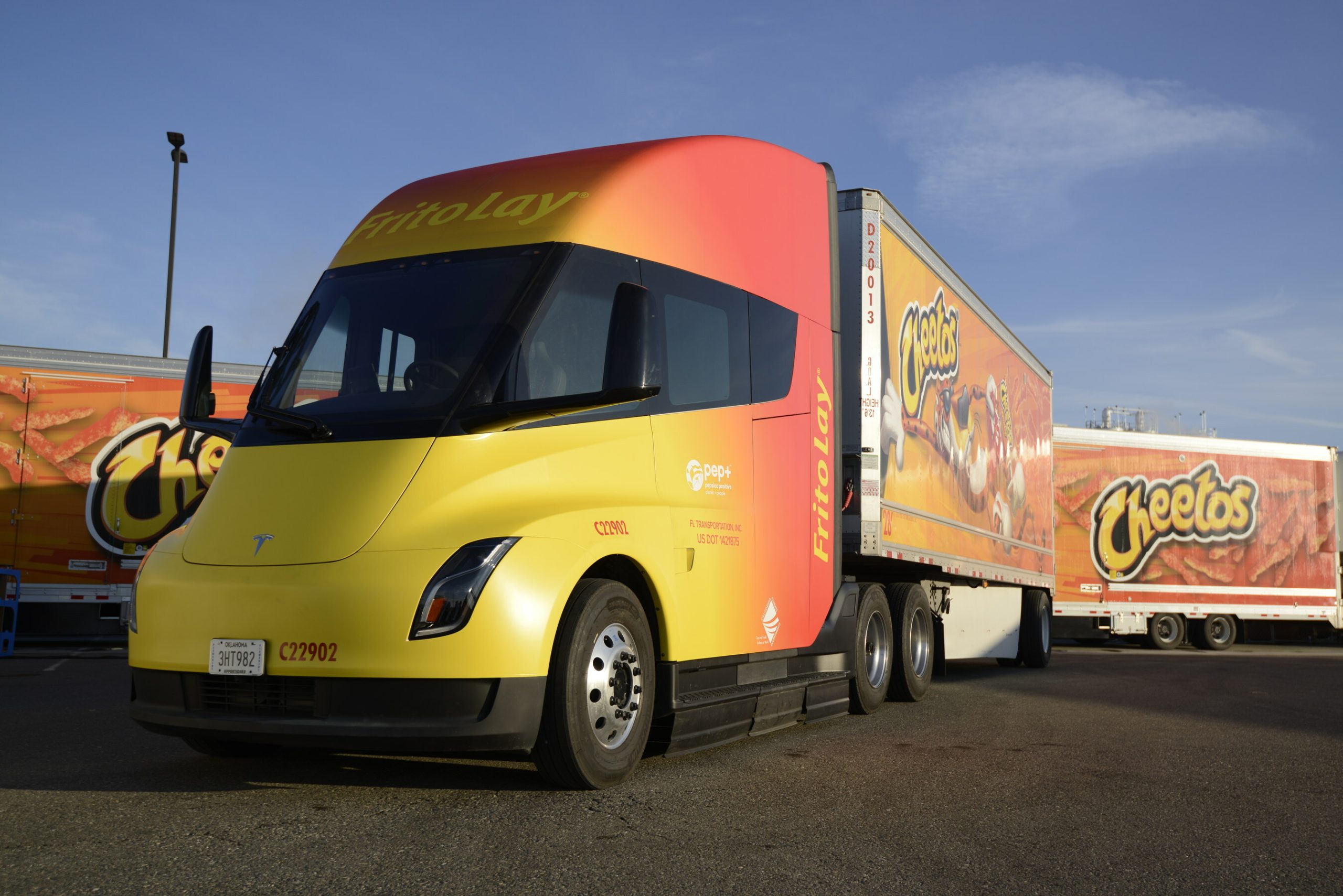 Tesla Semi makes appearance at Tesla’s largest Supercharging station