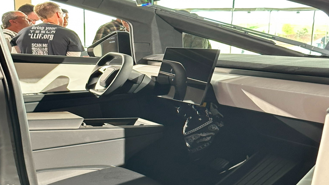 Tesla v2 Yoke rumored to come this Summer