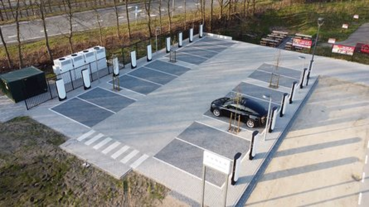 Teslas First V4 Supercharger Is Now Open For Non-Tesla EVs