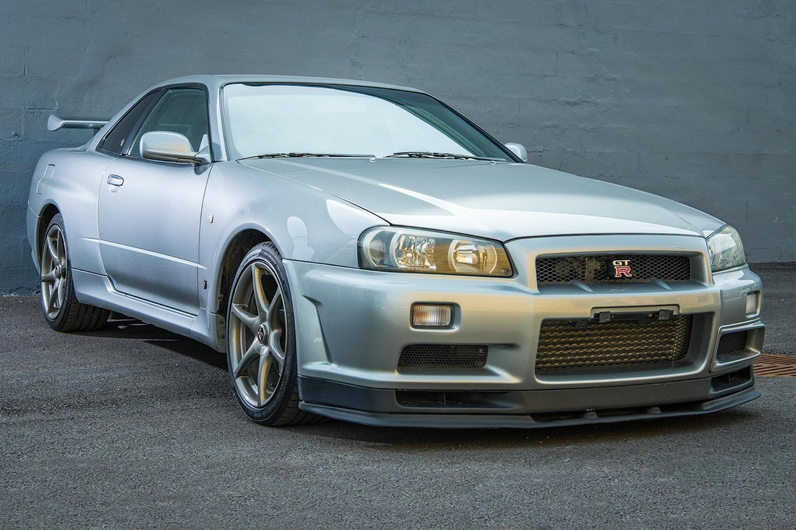 This Modified R34 Nissan GT-R Isnt Very Expensive