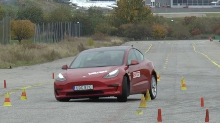 Watch Tesla Model 3 Standard Range Perform Flawless Moose Test