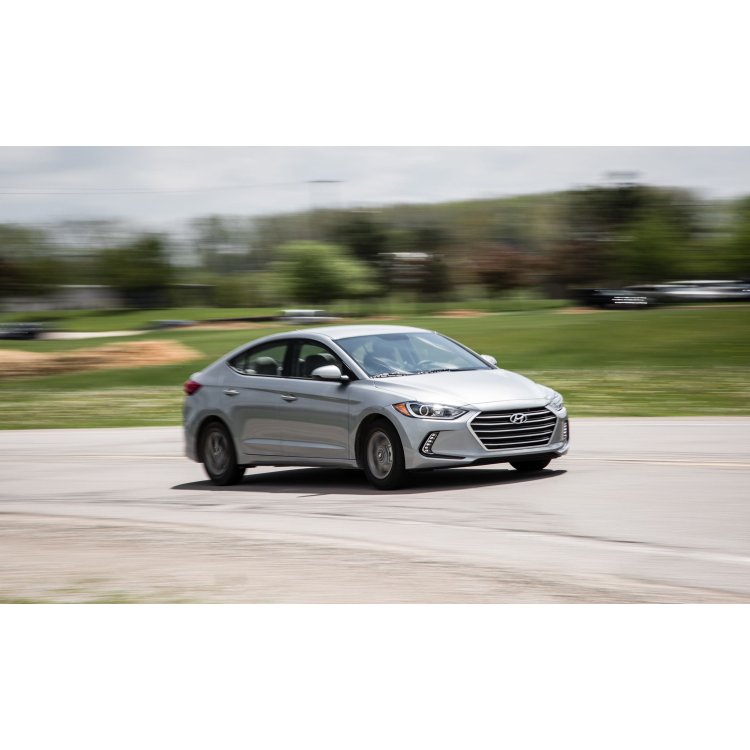 Hyundai Elantra service professionals