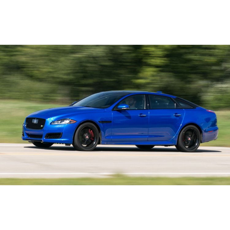 Jaguar XJR575 service professionals