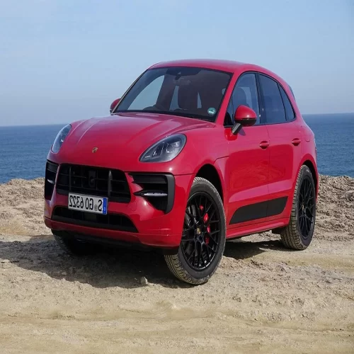 Porsche Macan service professionals