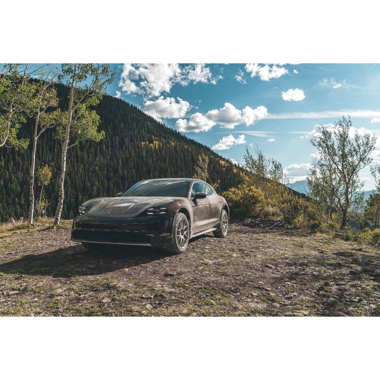 Porsche Taycan Cross Turismo mechanic