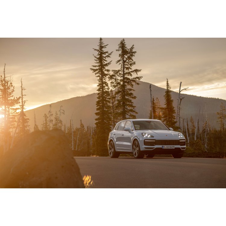 Porsche Automobile Model 2020 Porsche Cayenne Turbo